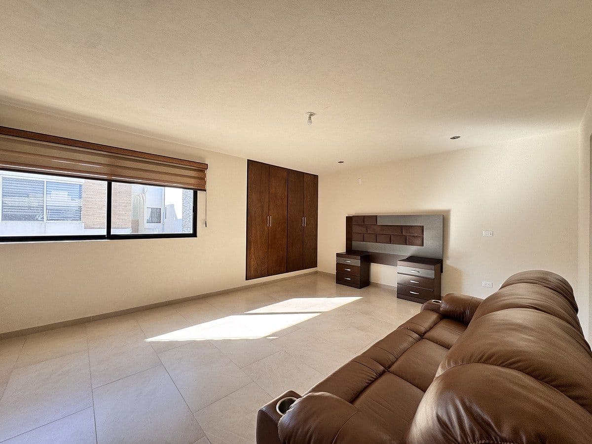 Casa en venta en la Privada San Angel 2 de 4 recamaras. 12