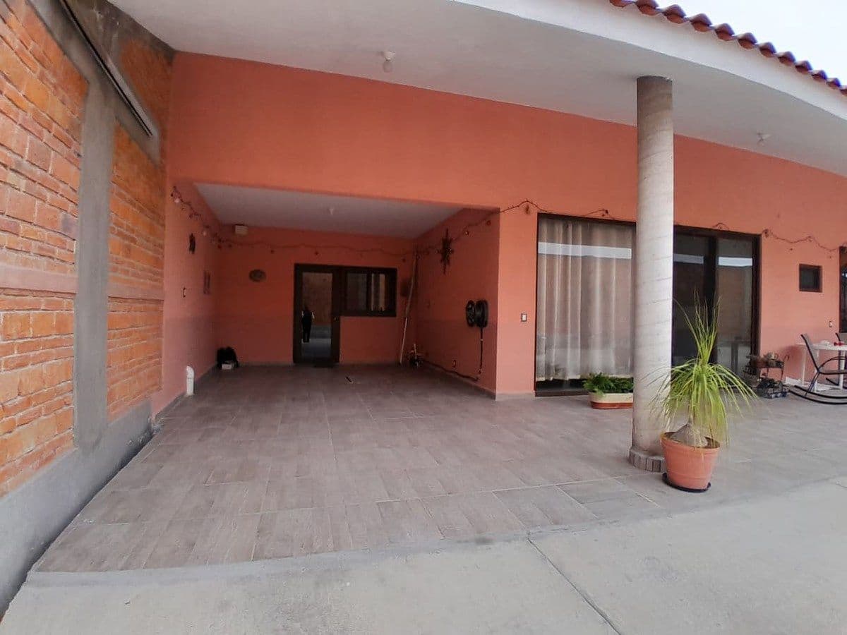 Casa con espacios muy amplios en una planta 845m2 terreno en Capulines 3 recs 4