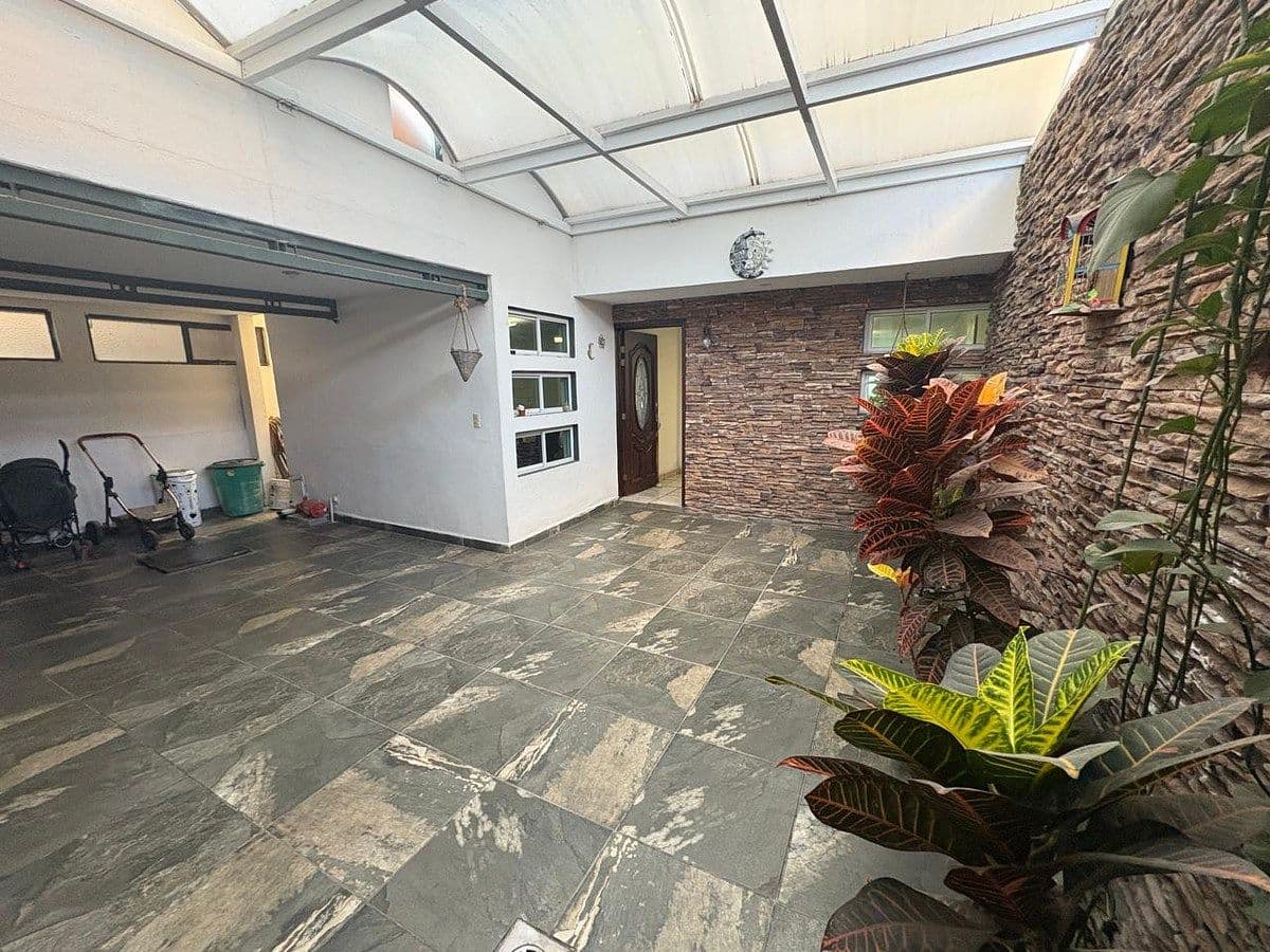 Casa en Venta en Fracc. Aeropuerto con Terreno de 170m2 1/14