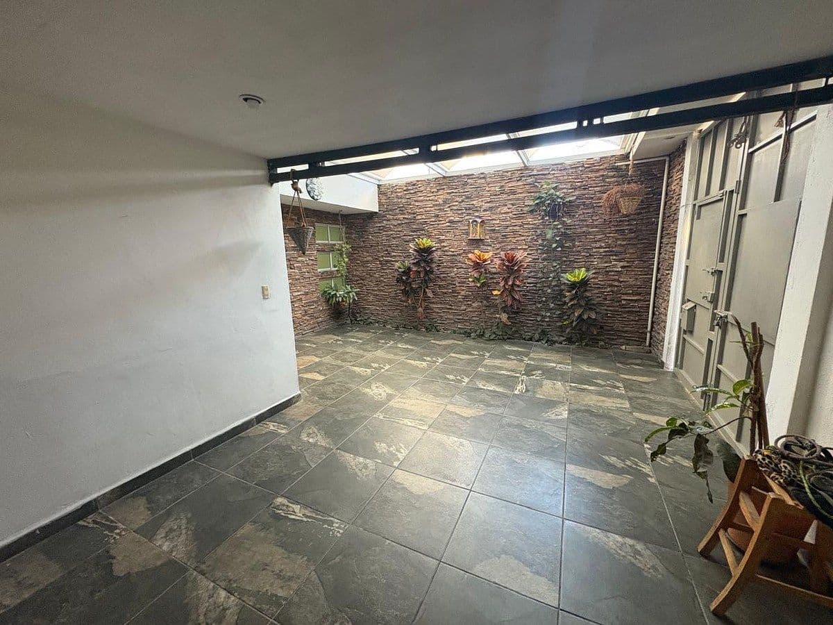 Casa en Venta en Fracc. Aeropuerto con Terreno de 170m2 2