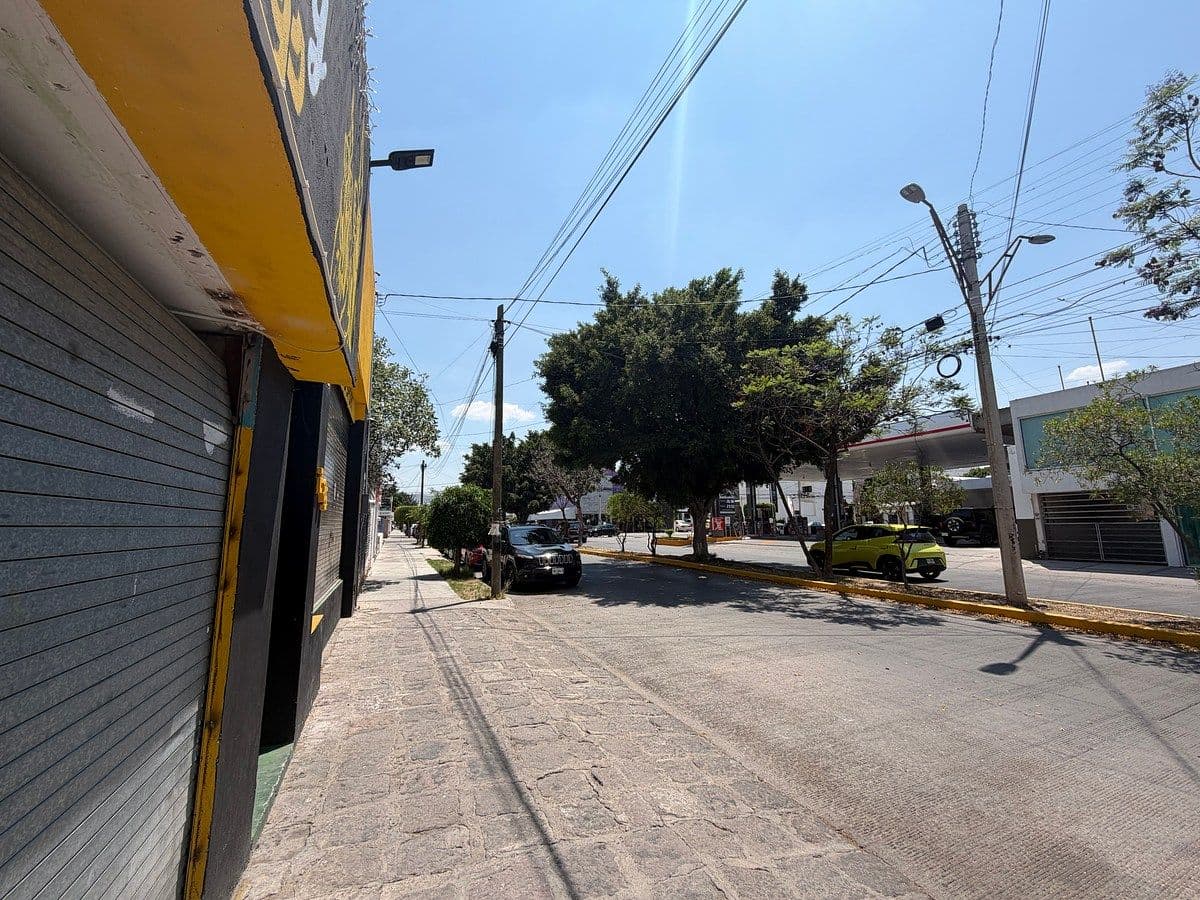 Excelente Local Comercial en Venta !!! 3