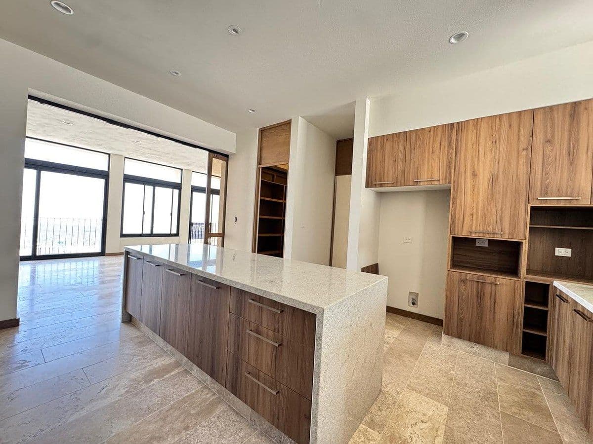 Casa en Venta en Villandares con Salón de Juegos. 3