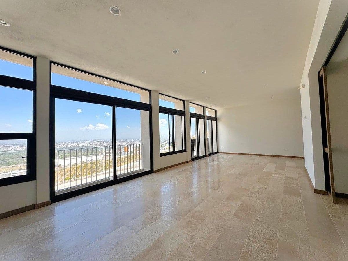 Casa en Venta en Villandares con Salón de Juegos. 6