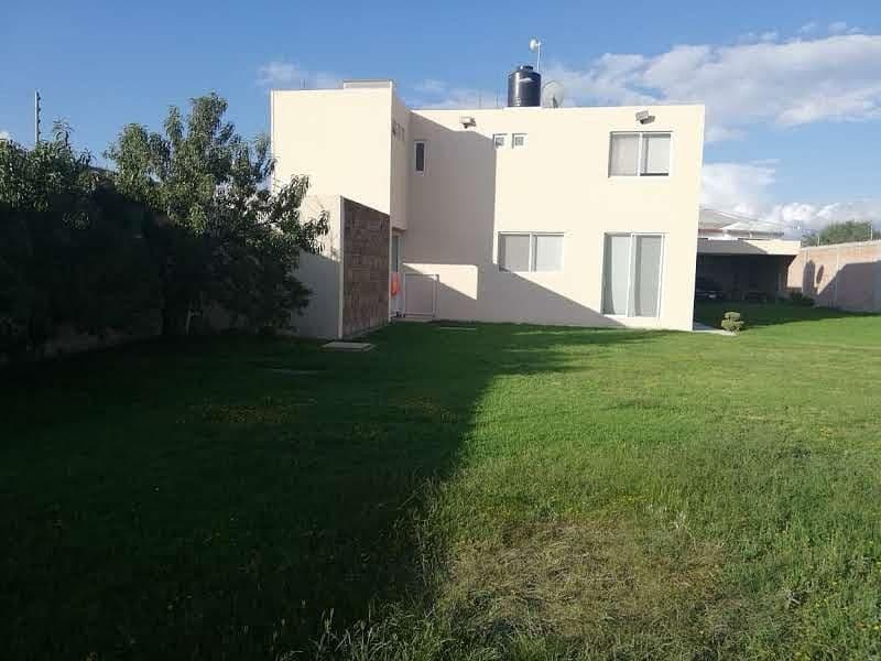 Casa en venta en Fracc. Orquideas Villa de Pozos, 1,028m2 3 recs 3 baños 2