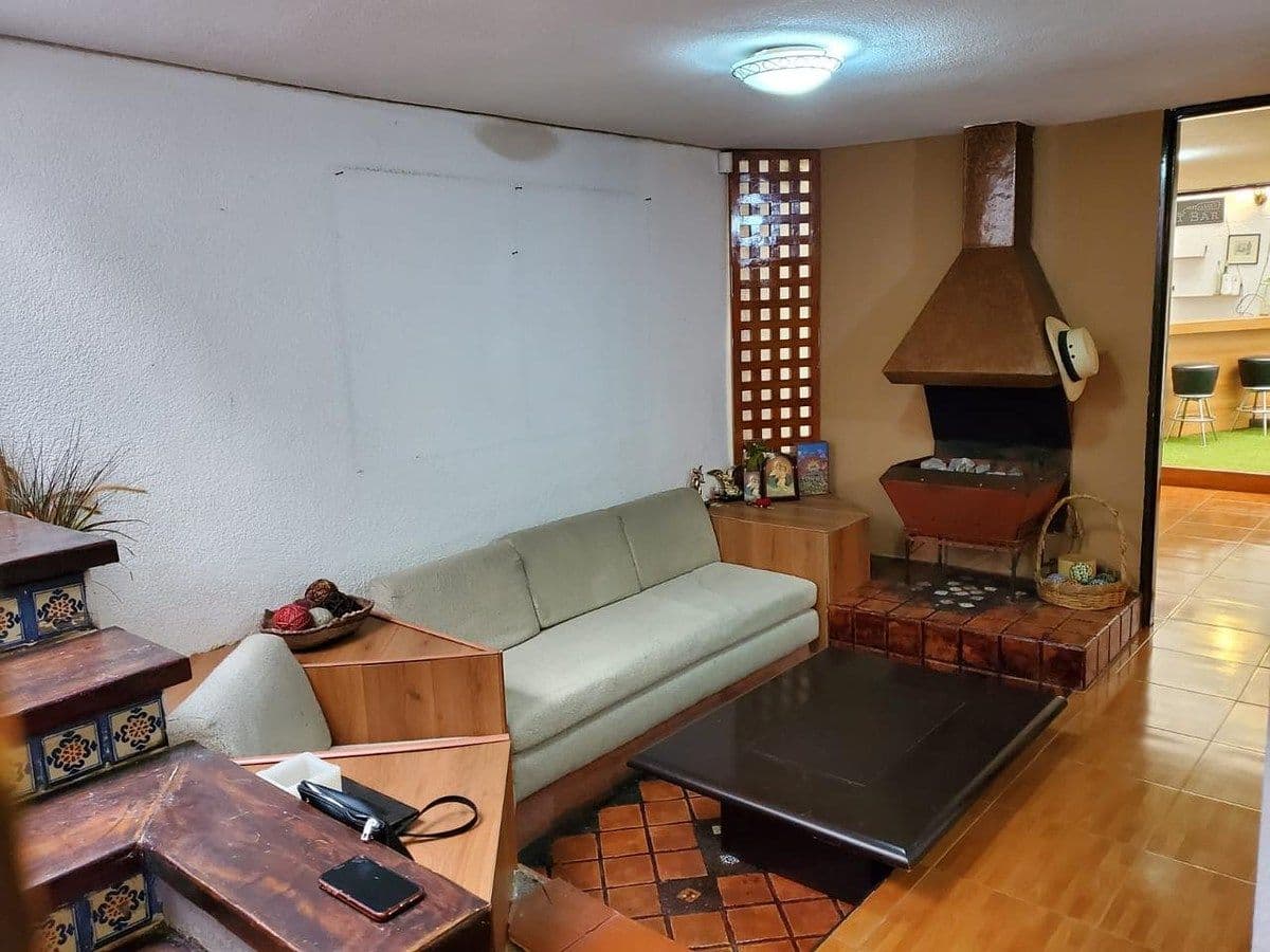 Casa en venta en Huerta Real 4 recs 2 baños, área de esparcimiento con barra 2