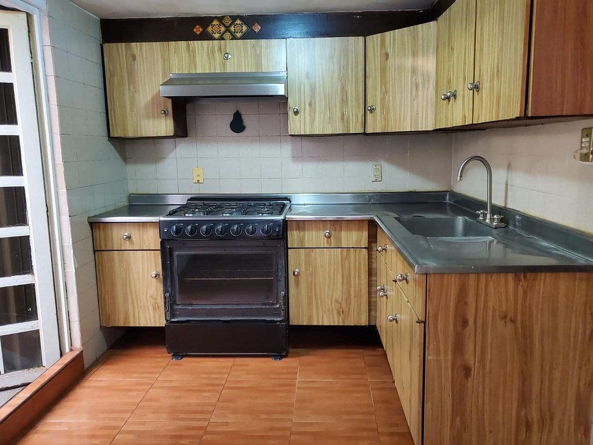 Casa en venta en Huerta Real 4 recs 2 baños, área de esparcimiento con barra 8