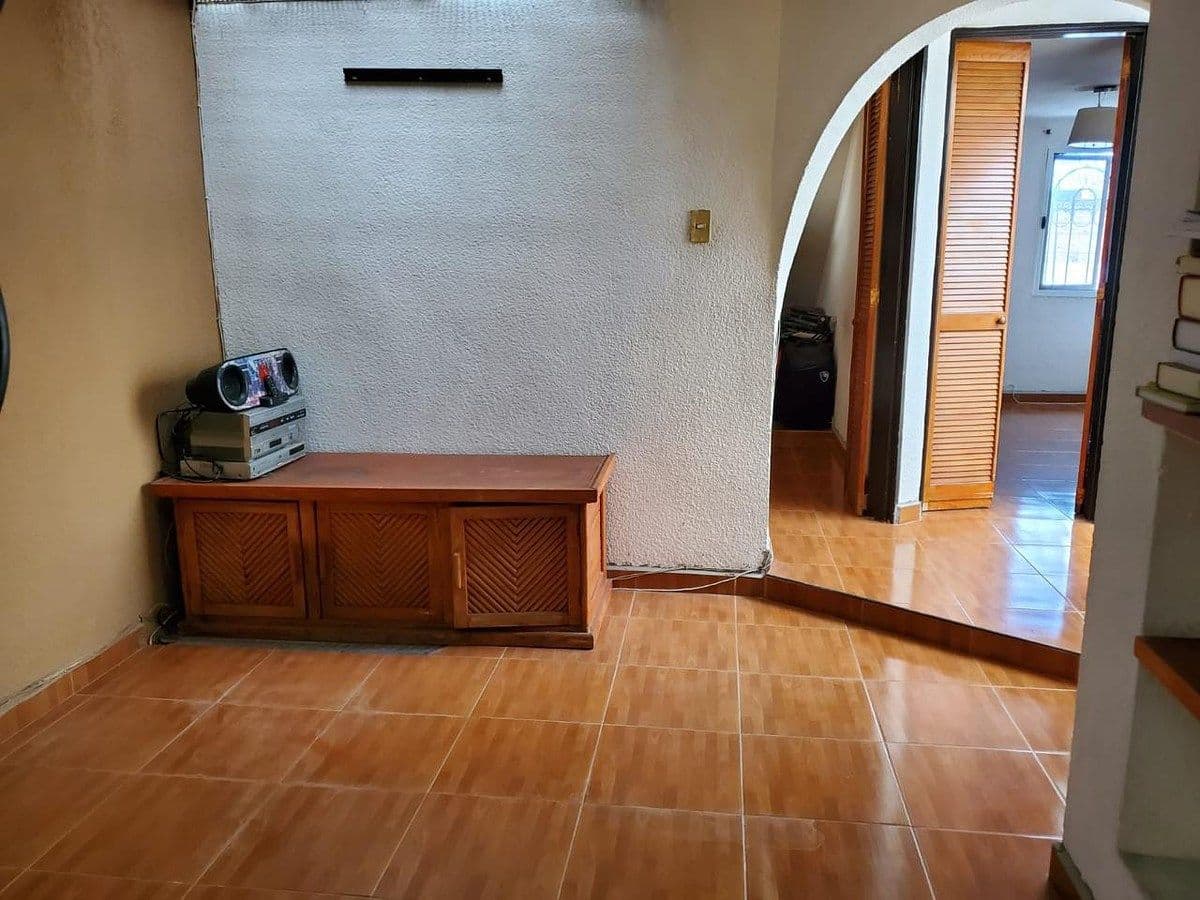 Casa en venta en Huerta Real 4 recs 2 baños, área de esparcimiento con barra 15