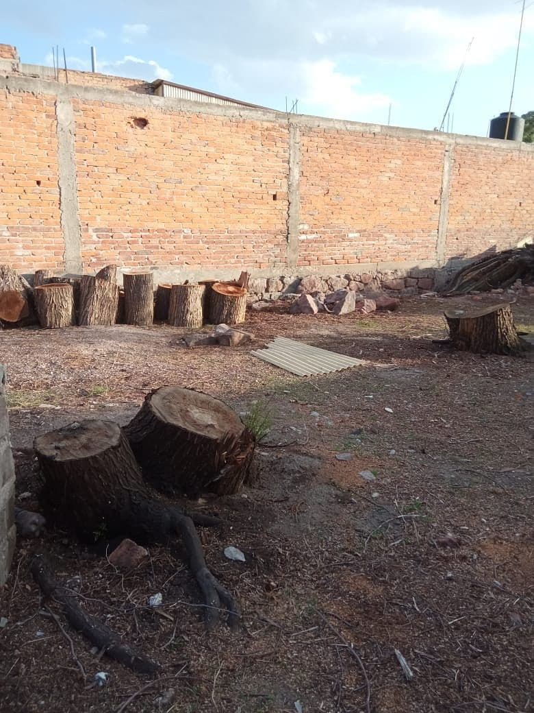 TERRENO EN VENTA EN BARRIO DE SANTIAGO 8
