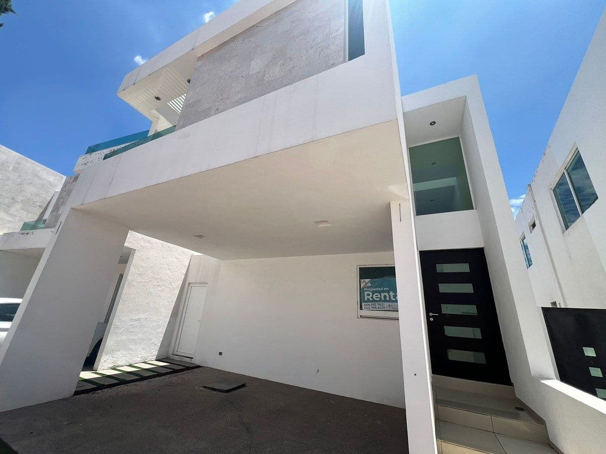 CASA EN RENTA EN HORIZONTES 1 6
