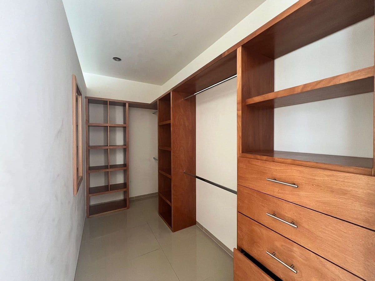 CASA EN RENTA EN HORIZONTES 1 8
