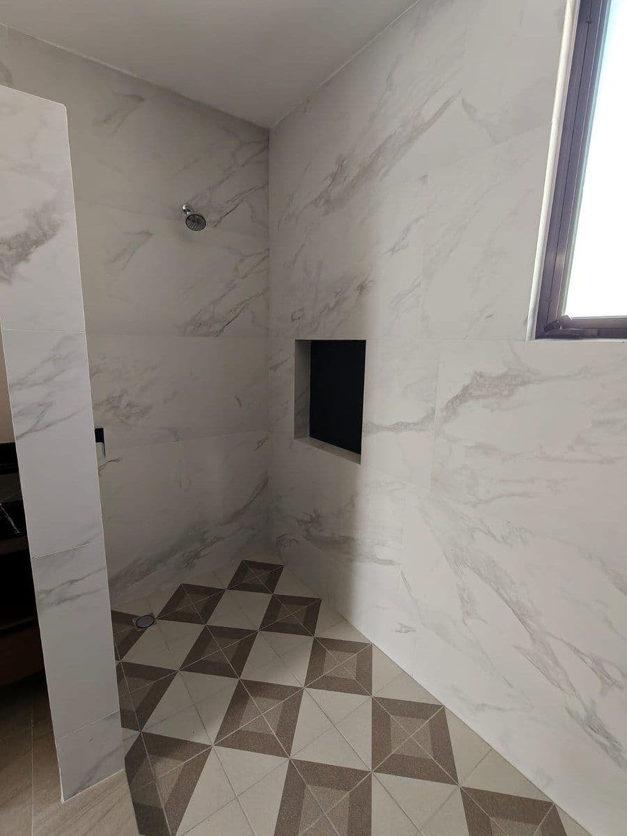 Casa Nueva en Venta dentro de Privada en Club de Golf La Loma 11