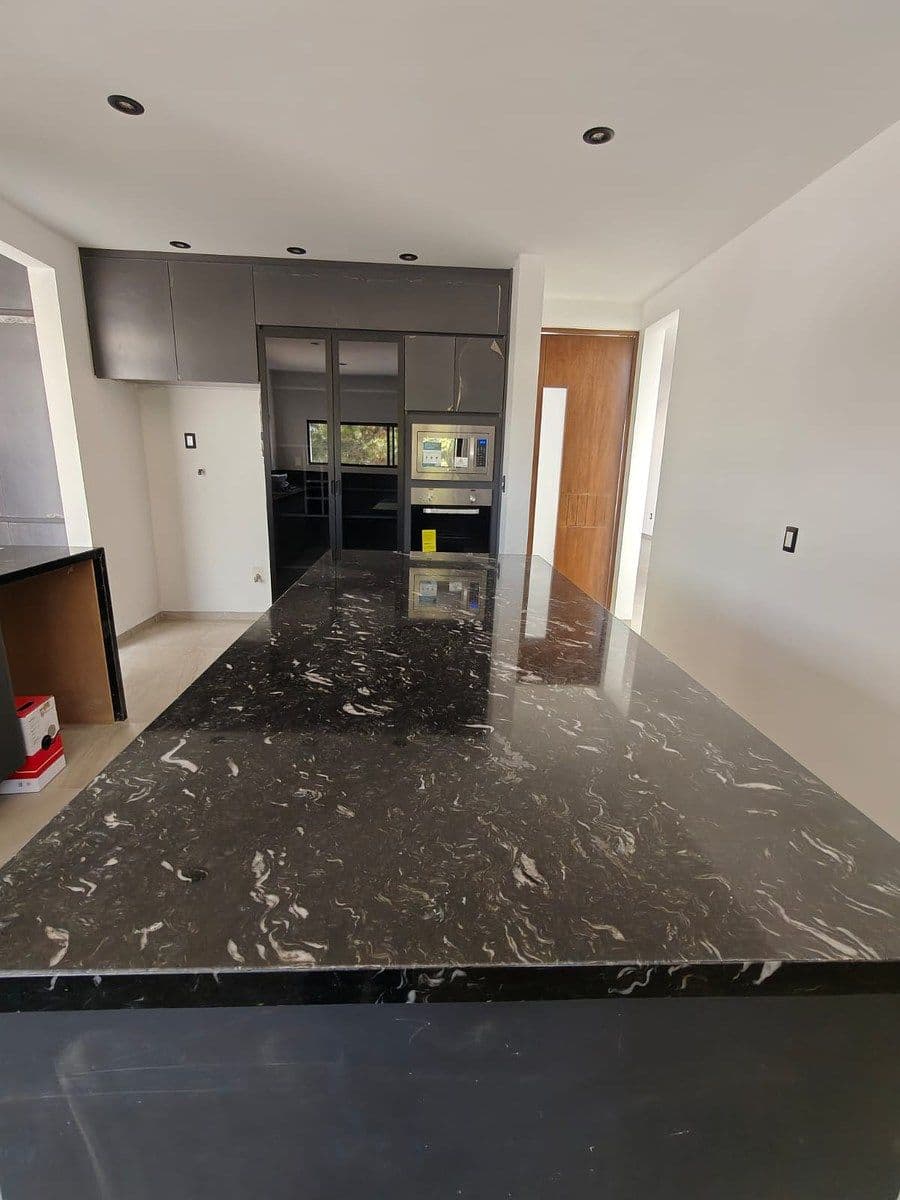 Casa Nueva en Venta dentro de Privada en Club de Golf La Loma 3