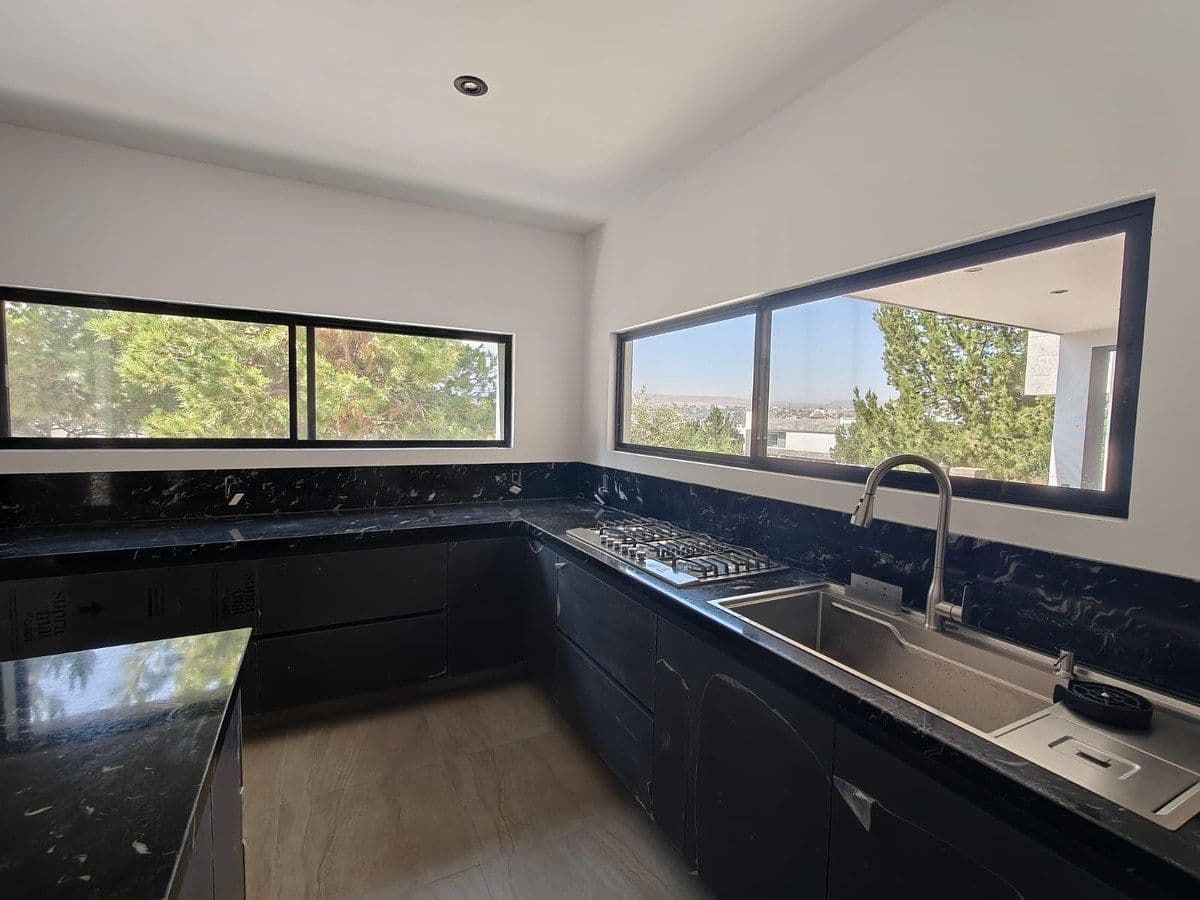 Casa Nueva en Venta dentro de Privada en Club de Golf La Loma 5