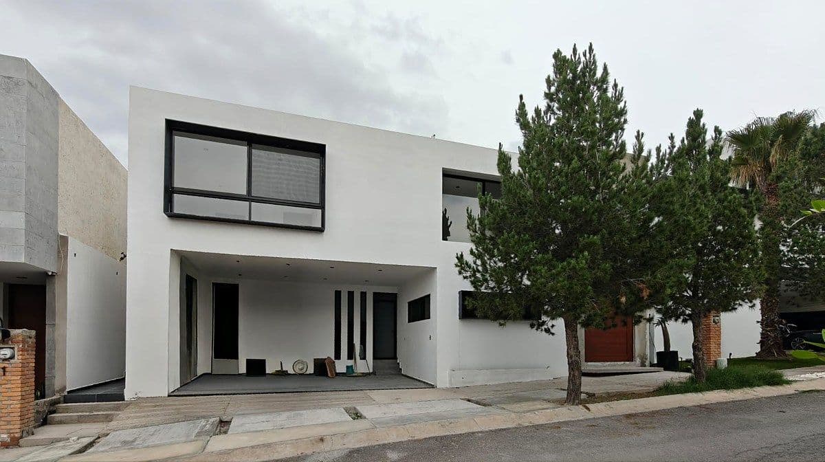 Casa Nueva en Venta dentro de Privada en Club de Golf La Loma 1/14