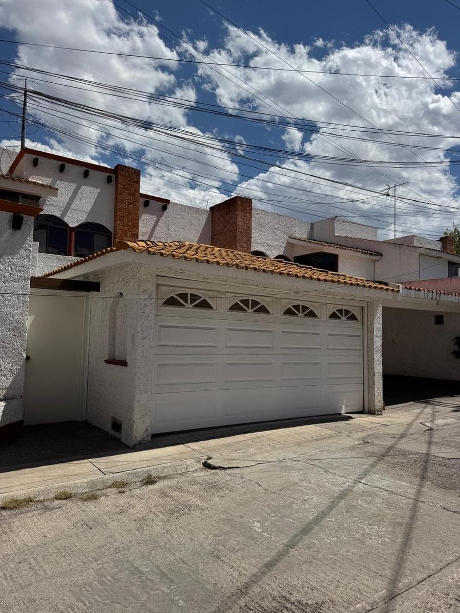 Casa en Renta en Villas de Santiago, San Luis Potosí